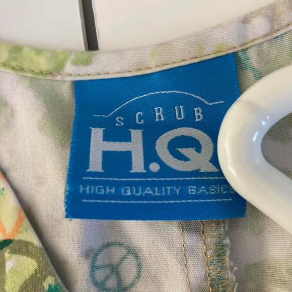 SCRUB TOP - Picture 1 of 3